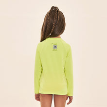 Lataa kuva gallerian katseluohjelmaan, Model Back: Uv Line Rashguard Acqua Qr Code Amarelo Fluor Upf50+
