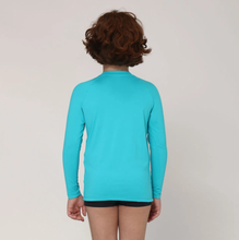 Lataa kuva gallerian katseluohjelmaan, Model Back: Uv Line Rashguard Camiseta Kids Uvpro Ml Azul Piscina Upf50+
