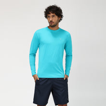 Lataa kuva gallerian katseluohjelmaan, Model Front: Uv Line Rashguard Camiseta Uvpro Ml Azul Piscina Upf50+
