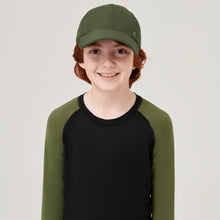 Lataa kuva gallerian katseluohjelmaan, Model Front: Uv Line Mützen Cap Teen Colors Verde Militar Upf50+

