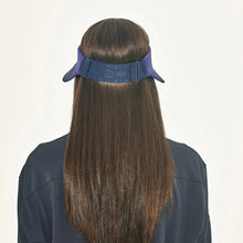 Lataa kuva gallerian katseluohjelmaan, Model Back: Uv Line Visor Grecia Navy Fit Upf50+
