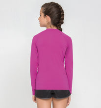 Lataa kuva gallerian katseluohjelmaan, Model Back: Uv Line Rashguard Kids Fpu50+ Uvpro Long Sleeve T-Shirt Pink Uv
