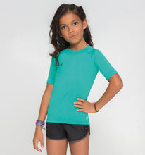 Lataa kuva gallerian katseluohjelmaan, Model Front: Uv Line Rashguard Kids Fpu50+ Uvpro Short Sleeve T-Shirt Mint Green Uv
