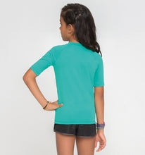 Lataa kuva gallerian katseluohjelmaan, Model Back: Uv Line Rashguard Kids Fpu50+ Uvpro Short Sleeve T-Shirt Mint Green Uv
