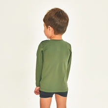 Lataa kuva gallerian katseluohjelmaan, Model Back: Uv Line Rashguard Longsleeve Baby Verde Militar Upf50+
