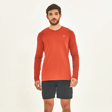 Lataa kuva gallerian katseluohjelmaan, Model Front: Uv Line Rashguard Longsleeve Sport Fit Ferrugem Upf50+
