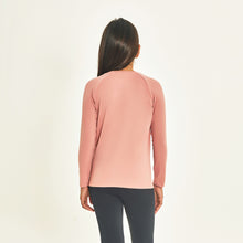 Lataa kuva gallerian katseluohjelmaan, Model Back: Uv Line Rashguard Longsleeve Uprpo Inf Rose Upf50+
