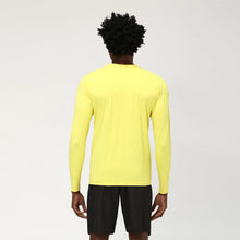 Lataa kuva gallerian katseluohjelmaan, Model Back: Uv Line Fitness-Top Longsleeve Uvpro Amarelo Upf50+

