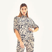 Lataa kuva gallerian katseluohjelmaan, Model Front: Uv Line Strandtop Shirt Copa Costela Off White Upf50+
