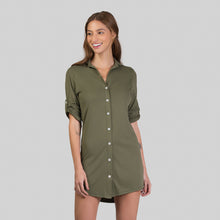 Lataa kuva gallerian katseluohjelmaan, Model Front: Uv Line Strandkleid Shirtdress Copenhagen Verde Militar Upf50+
