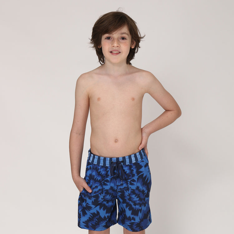Model Front: Uv Line Jungen-Badehose Short Acqua Oceano Inf Upf50+