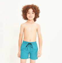 Lataa kuva gallerian katseluohjelmaan, Model Front: Uv Line Jungen-Badehose Short Aqua Lucca Petroleo Upf50+
