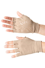 Lataa kuva gallerian katseluohjelmaan, Model Front: Uv Line Handschuhe Short Glove Chocolate Upf50+
