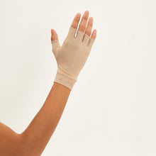 Lataa kuva gallerian katseluohjelmaan, Model Back: Uv Line Handschuhe Short Glove Chocolate Upf50+
