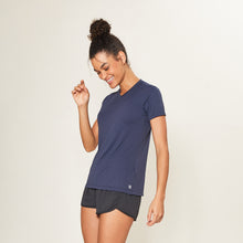 Lataa kuva gallerian katseluohjelmaan, Image 02: Uv Line Fitness-Top Sport Fit Fem Marinho Upf50+
