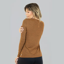 Lataa kuva gallerian katseluohjelmaan, Model Back: Uv Line Fitness-Top Sport Fit Fem Ml Amarelo Msc Upf50+
