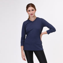 Lataa kuva gallerian katseluohjelmaan, Model Front: Uv Line Fitness-Top Sport Fit Fem Ml Marinho Upf50+
