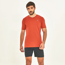 Lataa kuva gallerian katseluohjelmaan, Model Front: Uv Line Fitness-Top T-Shirt Sport Fit Ferrugem Upf50+
