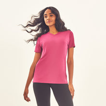 Lataa kuva gallerian katseluohjelmaan, Model Front: Uv Line Fitness-Top T-Shirt Sport Fit Fuchsia Upf50+

