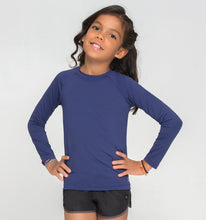 Lataa kuva gallerian katseluohjelmaan, Model Front: Uv Line Rashguard Uvpro Br Ml Inf Marinho
